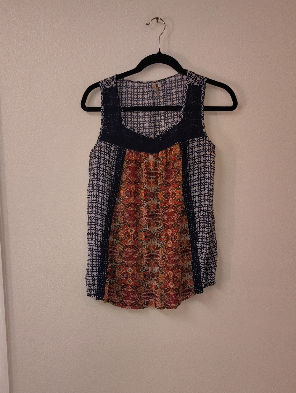 Red Camel Mixed Print Sleeveless Tank Top Navy Orange Crochet Trim Womens Medium